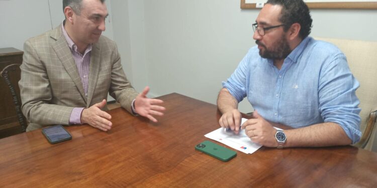 Alcalde Juan Eduardo Vera valoró encuentro con ministro de Educación