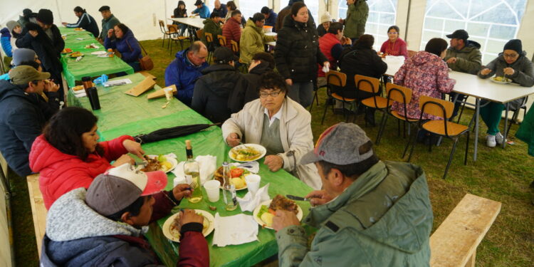 Vecinos de Peuque se lucieron en su primera fiesta gastronómica costumbrista