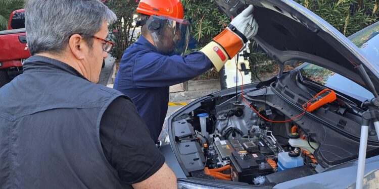 Alcalde Vera gestionó que la Planta de Revisión Técnica preste servicios en los sectores insulares de Quehui y Chelín.