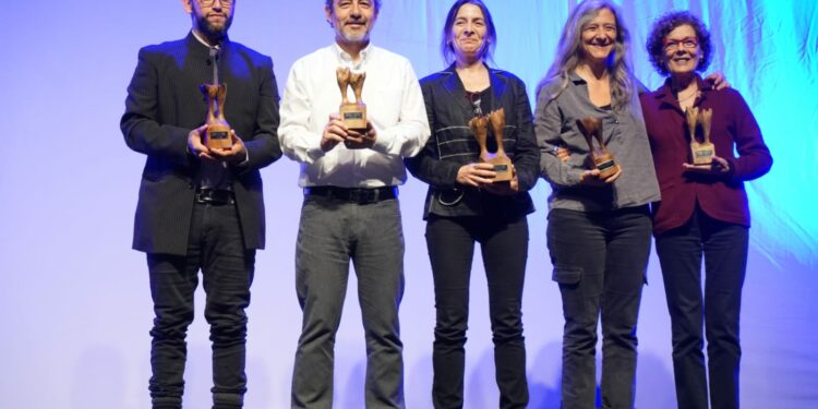 Guionista de Netflix llamó a los jóvenes chilotes a “contar historias locales”