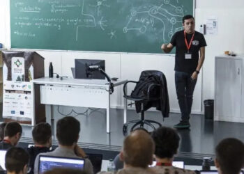 Informático chilote triunfa en Europa con libros sobre programación