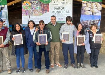 Alcalde Vera llamó a consumir productos del campo chilote al inaugurar la Expo Agro comunal