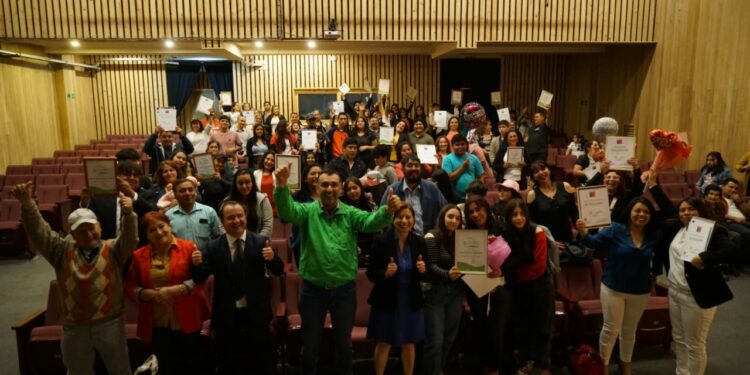 Castro Avanza: 64 vecinos culminan sus Estudios de Enseñanza Media