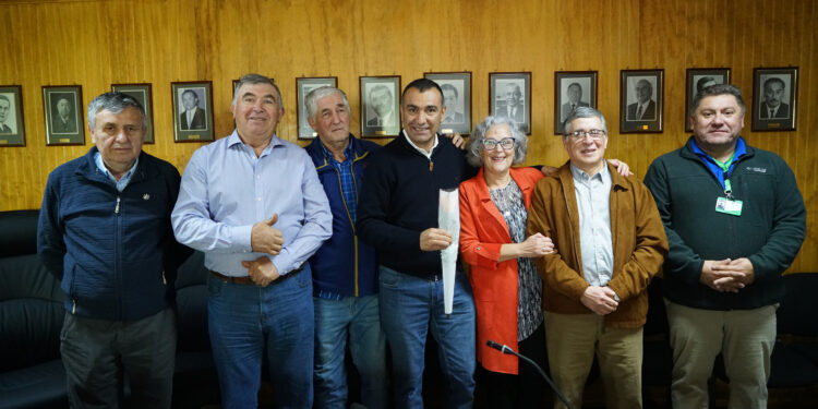 Reconocen a funcionarios que se acogen a retiro en Castro Municipio