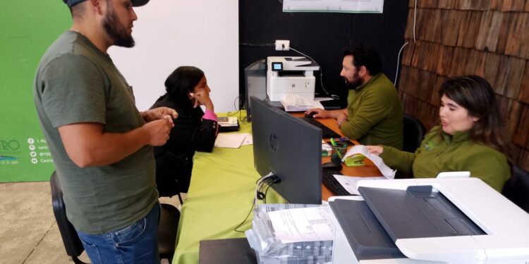 Permiso de circulación 2024: Usuarios valoran rapidez en punto de venta en Plaza de Armas