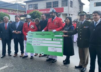Castro Municipio entrega $100 millones a Bomberos de Castro