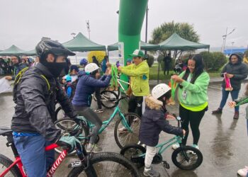 Cuarta Cicletada Familiar por el Autismo: un éxito bajo la lluvia