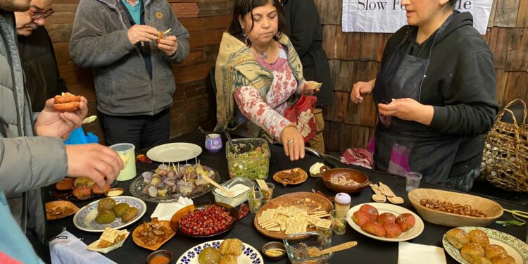 Resaltan alimentos y preparaciones ancestrales con muestra gratuita en la Plaza de Armas de Castro
