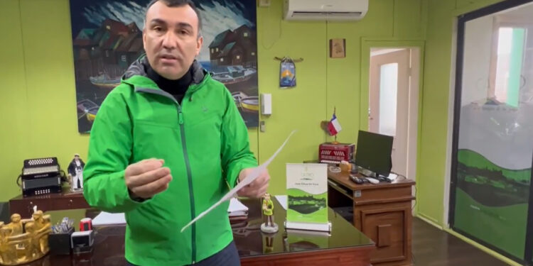 Alcalde de Castro Eduardo Vera calificó como inaceptable que la construcción de jardines infantiles de JUNJI sigan botados ante la inoperancia de las autoridades.