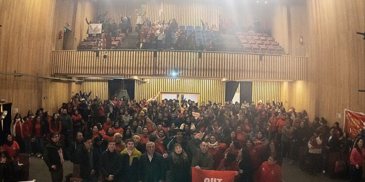 Alcalde de Castro Juan Eduardo Vera instó a defender los derechos de los trabajadores en el Día Internacional del Trabajo