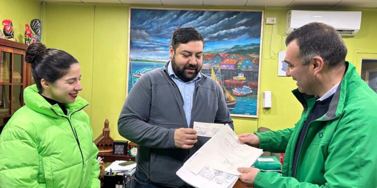 Histórico aporte al cuerpo de Bomberos de Castro por 100 millones de pesos