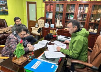 Alcalde de Castro, Juan Eduardo Vera, firmó contrato para que funcione en calle Lillo el centro Teletón