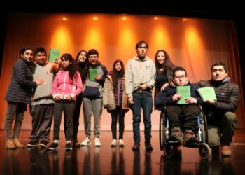 Relanzan libro que explora la historia geológica del archipiélago