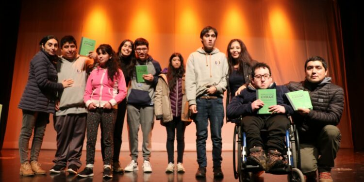 Relanzan libro que explora la historia geológica del archipiélago