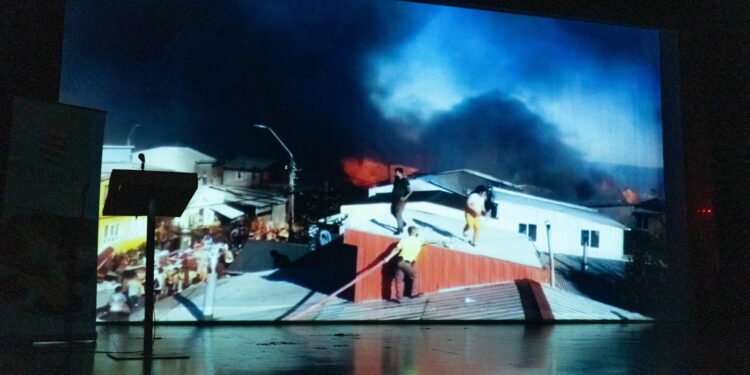 SalmonChile junto a Castro Municipio lanzan documental sobre reconstrucción de Población Camilo Henríquez tras incendio de 2021