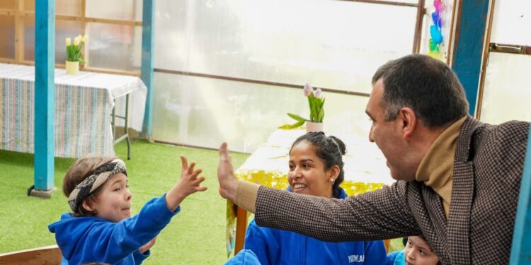 Escuela especial Los Ciruelillos de Castro Inauguró un moderno patio de juegos para sus alumnos