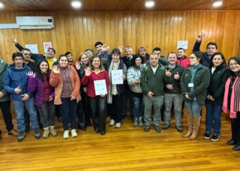 Convenio colaborativo entre ChileValora y el Concejo del Salmón fortalece capacitación y certificación laboral en Castro