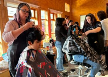 Mujeres de Castro dieron un paso importante hacia la independencia económica con curso de peluquería