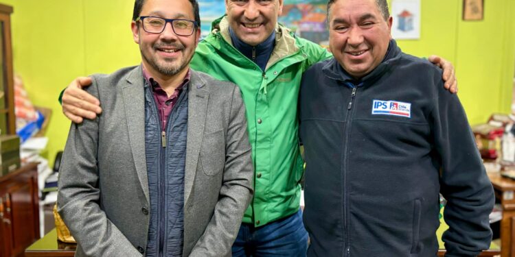 Alcalde Vera anuncia atención virtual del IPS para las islas Quehui y Chelín