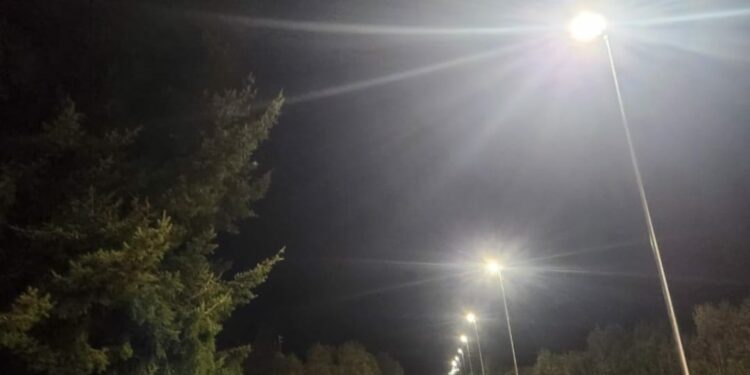 Castro apuesta por la sustentabilidad con nueva iluminación solar en laguna Pastahué