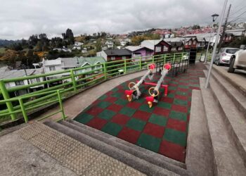 Municipio invierte $80 millones para la reposición y mejoramiento de 12 plazas de Castro