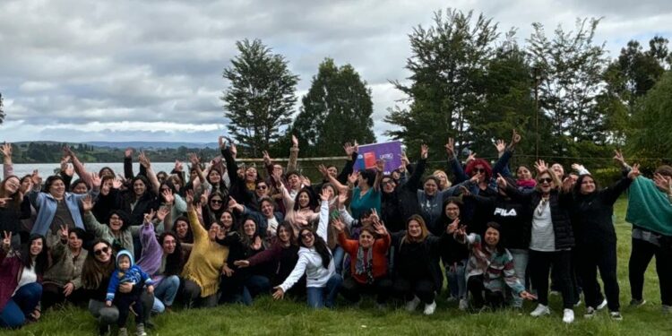 Castreñas y llanquihuanas intercambian experiencias en el ámbito del emprendimiento