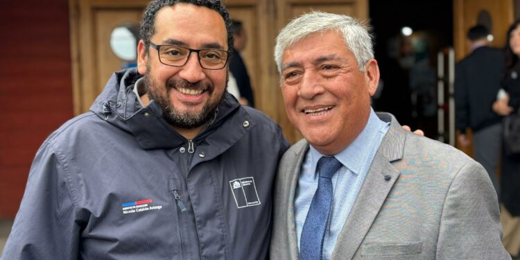Ministro de Educación y alcalde de Castro unen fuerzas para fortalecer la educación en Chiloé