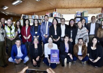 Castro firma convenio para prevenir la violencia contra la mujer