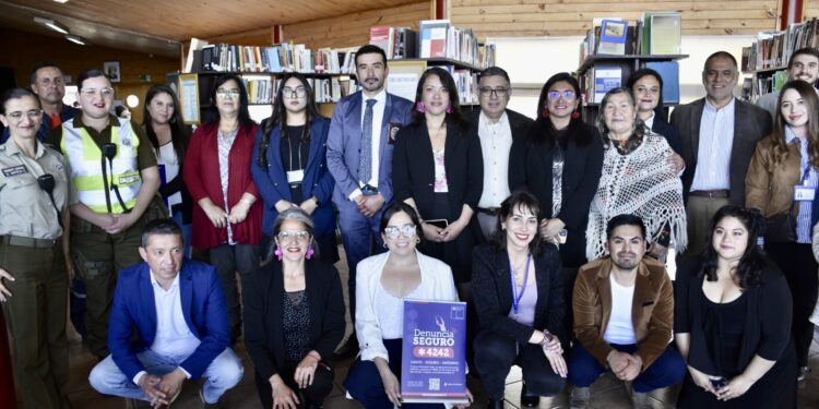 Castro firma convenio para prevenir la violencia contra la mujer