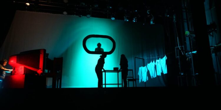 “La Casa de las Márquez” emocionó al público en el Centro Cultural de Castro