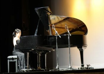 Pianista surcoreana se luce en concierto en Castro