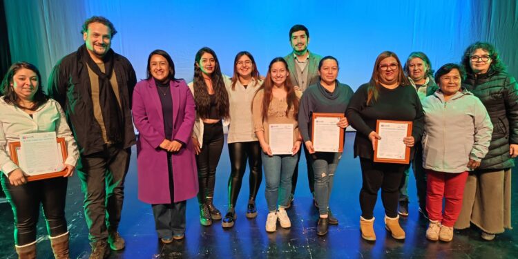 Usuarios de la OMIL reciben sus diplomas de certificación