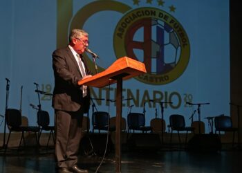 El Centro Cultural fue el epicentro de los festejos por el centenario del fútbol castreño