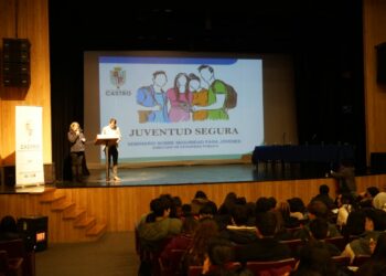 “Juventud Segura”: Más de 300 estudiantes de Castro participan en seminario