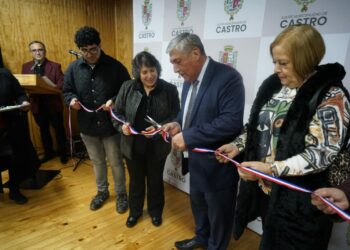 Vecinos de la “Cardenal” disfrutan de su renovada sede vecinal