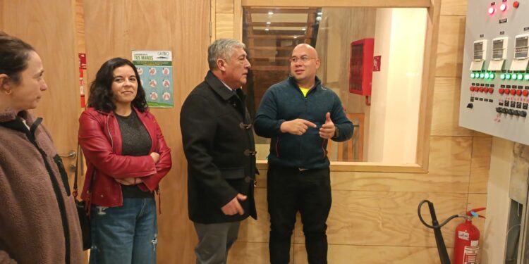 Centro Cultural de Castro repara su sistema de calefacción y avanza en mejoras estructurales