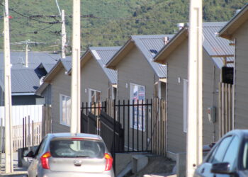 Castro se une a la Red Nacional contra la Crisis Habitacional tras firmar convenio con Déficit Cero