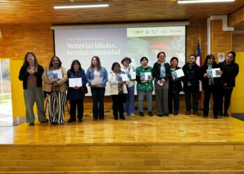 Hilando memoria y comunidad: Inauguran exposición de arpilleras del barrio Tejiendo Sueños en Castro