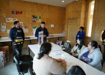 Jefas de hogar se capacitan con expertos en materiales de construcción