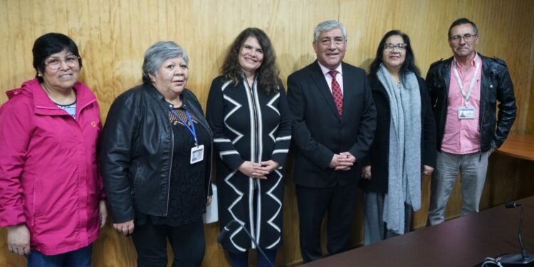 Alcalde de Castro y directora de SernamEG se reúnen con agrupación “Mujeres Luchando por Mujeres”