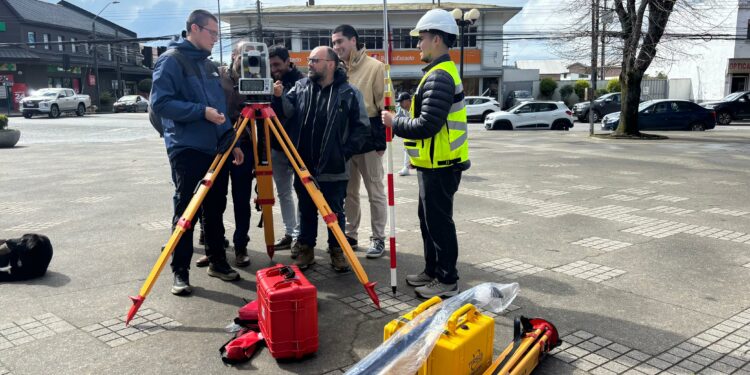 Secplan se moderniza con nuevos equipos topográficos