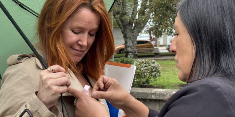 Campaña de Sensibilización sobre el Cáncer de Mama en Castro