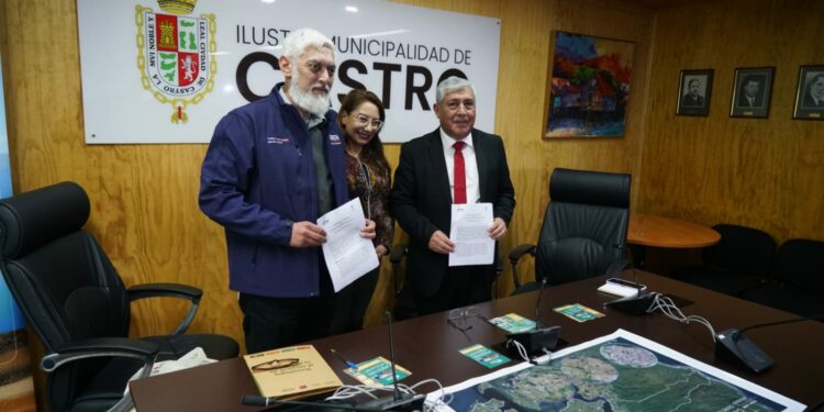 CIREN y Municipalidad de Castro firman convenio para una gestión territorial inteligente