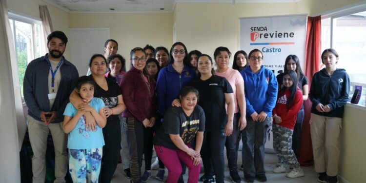 Vecinas de Mirador 4 se empoderan con taller de defensa personal