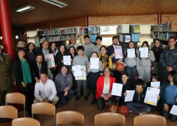 Concurso de afiches: Ganadores invitan a reflexionar y actuar contra la violencia