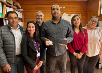 Después de 20 años, Castro vuelve a entregar licencias de conducir a personas sordas