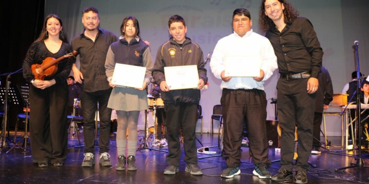 Estudiantes de Chiloé celebran la inclusión a través de la música en el 1º Encuentro “Paraíso Musical”
