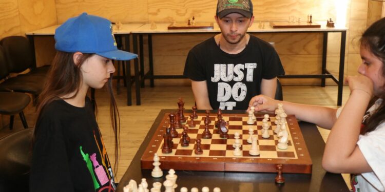 Vecinos de Castro impulsan nuevos talleres del programa Cultura en los Barrios