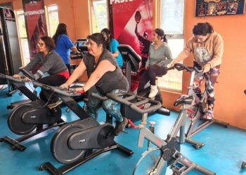 Gimnasio Municipal de Castro cuenta con nuevo equipamiento para acondicionamiento físico