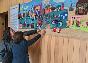 Programa Quiero Mi Barrio impulsa muestra de arpilleras sobre memoria y reconstrucción